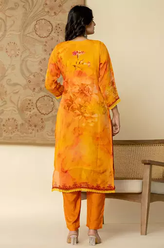  pure oragnza kurta set with pant and organza dupatta comes with cotton lining and intricate handwork