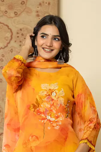  pure oragnza kurta set with pant and organza dupatta comes with cotton lining and intricate handwork