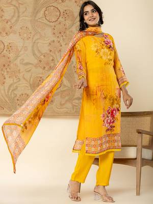  pure oragnza kurta set with pant and dupatta comes with cotton lining and intricate handwork 2