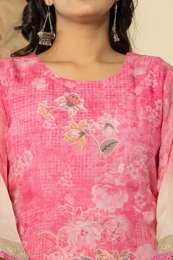  oragnza kurta set with pant and dupatta comes with cotton lining and intricate embroideries