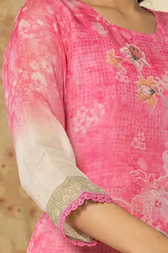  oragnza kurta set with pant and dupatta comes with cotton lining and intricate embroideries