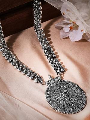 Oxidised silver-plated stone-studded necklace 2
