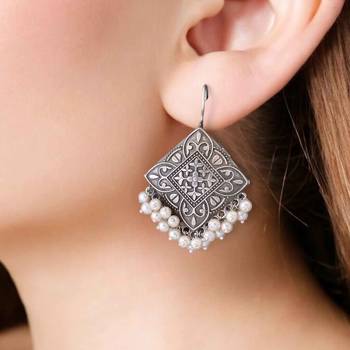 Diamond-shaped tribal silver-plated drop earrings 1