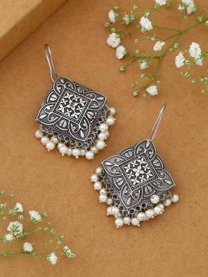 Diamond-shaped tribal silver-plated drop earrings 3
