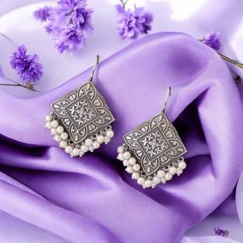 Diamond-shaped tribal silver-plated drop earrings 4