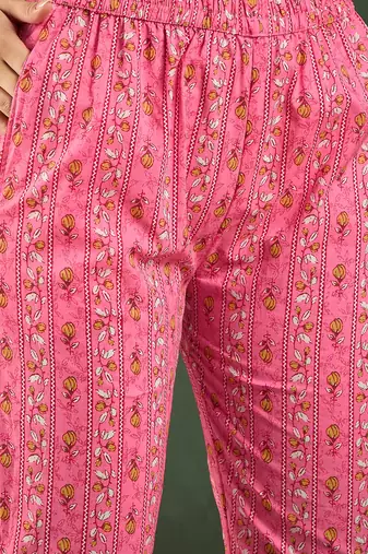 Baby pink embroidered cotton round neck kurta sets