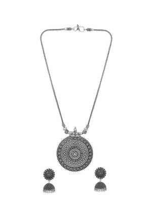 Oxidised silver-plated jewelry set with circular textured centerpiece and jhumkas 2