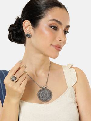 Silver-plated oxidised necklace set with earrings and matching ring 1