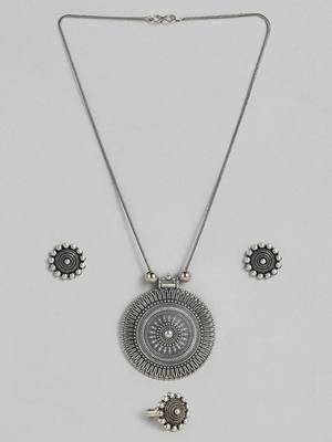 Silver-plated oxidised necklace set with earrings and matching ring 2