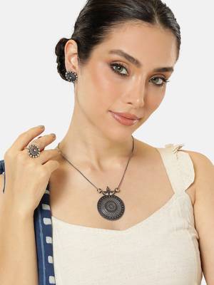 Silver-plated oxidised necklace set with earrings and matching ring 1