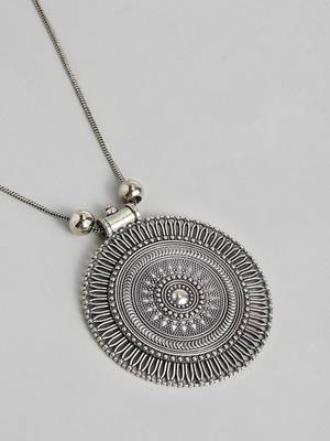 Silver-plated oxidised necklace set with earrings and matching ring 5