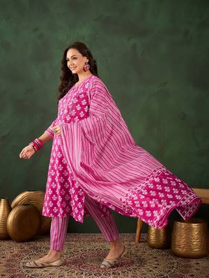 Pink embroidered cotton round neck kurta sets 3