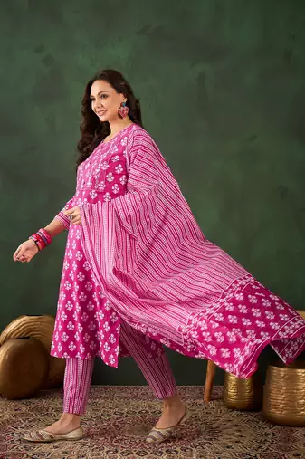 Pink embroidered cotton round neck kurta sets