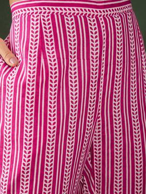 Pink embroidered cotton round neck kurta sets 4