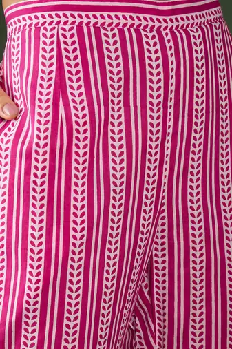 Pink embroidered cotton round neck kurta sets
