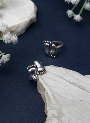 Charan oxidised toe ring with traditional design 1