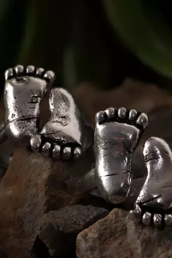 Charan oxidised toe ring with traditional design