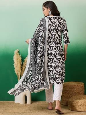 Black printed cotton round neck kurta sets 2