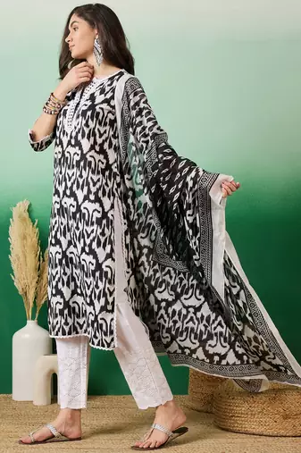 Black printed cotton round neck kurta sets