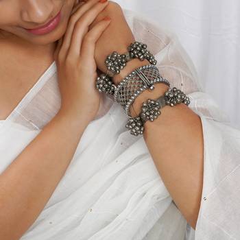 Elegant silver-plated stacked bracelet set with adjustable screw & hinge lock 1