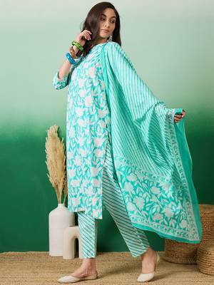 Sea green printed cotton v neck kurta sets 3