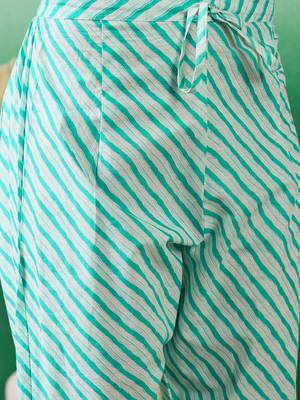 Sea green printed cotton v neck kurta sets 4
