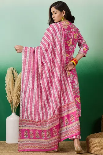 Pink embroidered cotton round neck kurta sets