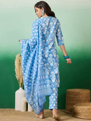 Blue embroidered cotton v neck kurta sets 2