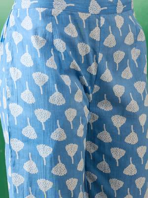 Blue embroidered cotton v neck kurta sets 4