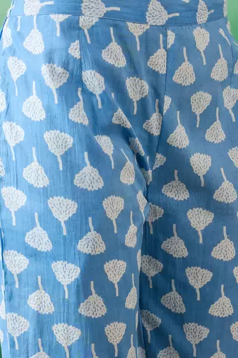 Blue embroidered cotton v neck kurta sets