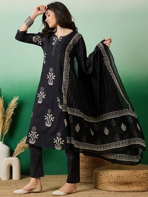Black embroidered cotton round neck kurta sets 3