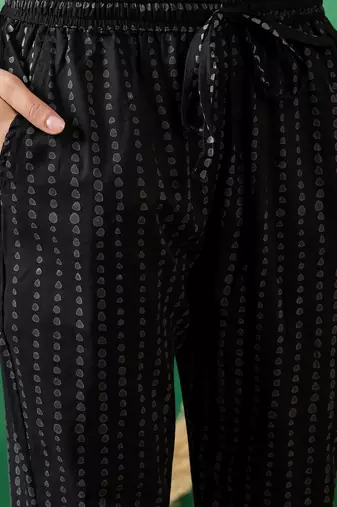 Black embroidered cotton round neck kurta sets