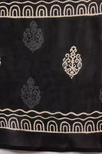 Black embroidered cotton round neck kurta sets