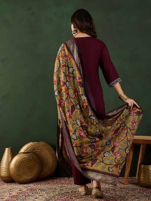Maroon plain viscose v neck kurta sets 2