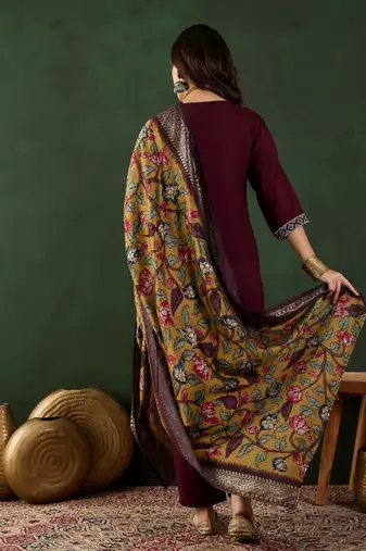 Maroon plain viscose v neck kurta sets