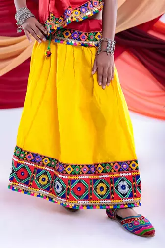Banjara india girls kutch work embroideyellow lehenga choli set with dupatta (cc-dmnd) - yellow