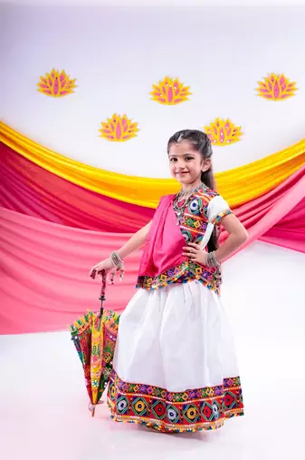 Banjara india girls kutch work embroidered lehenga choli set with dupatta (cc-dmnd) - white