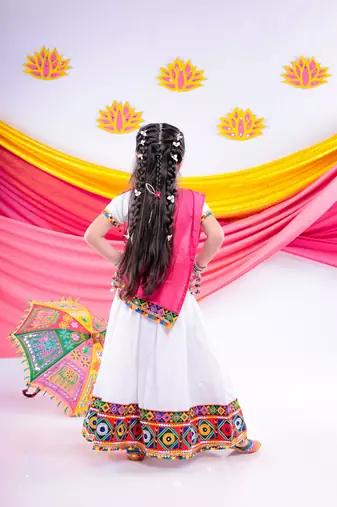 Banjara india girls kutch work embroidered lehenga choli set with dupatta (cc-dmnd) - white