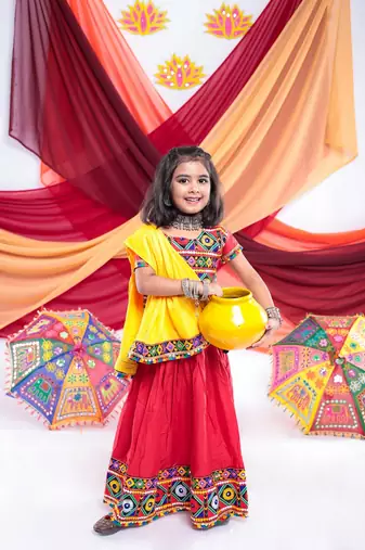 Banjara india girls kutch work embroidered lehenga choli set with dupatta (cc-dmnd) - red