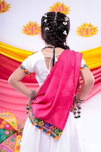 Banjara india girls kutch work embroidered lehenga choli set with dupatta (cc-dmnd) - white