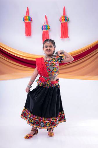 Banjara india girls kutch work embroidered lehenga choli set with dupatta (cc-dmnd) - black
