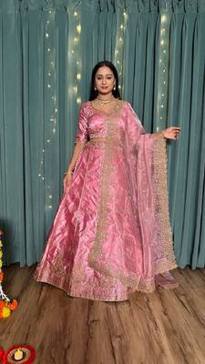 Bollywood Style Wedding Lehenga Choli for Bride 3