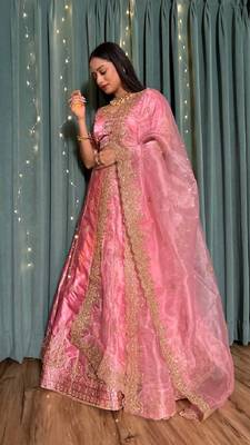Bollywood Style Wedding Lehenga Choli for Bride 4