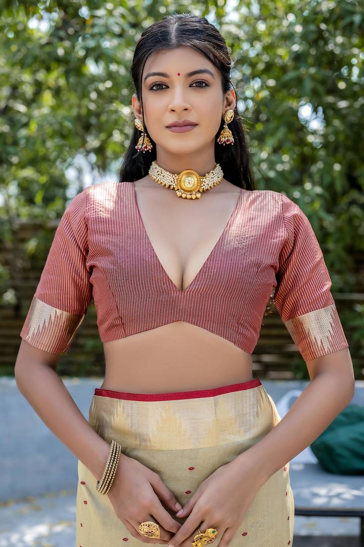 Cream bangali style Semi Tussar Silk Bland Temple Border & contrust Pallu Saree With Blouse