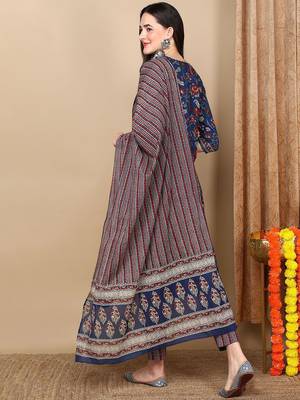 women blue rayon blend floral printed straight kurta trousers with dupatta 6