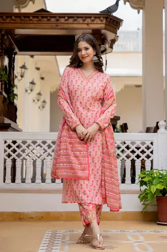 women pink rayon blend floral printed straight kurta trouser with dupatta