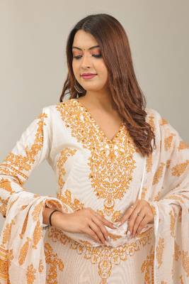 Mustrad floral printed aline kurta pant with dupatta set 4