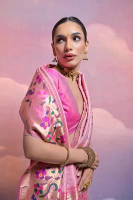 Baby Pink Soft Banarasi Saree With Kanjivaram Weaving Texture And Contrast Weaving Border With Blouse 3