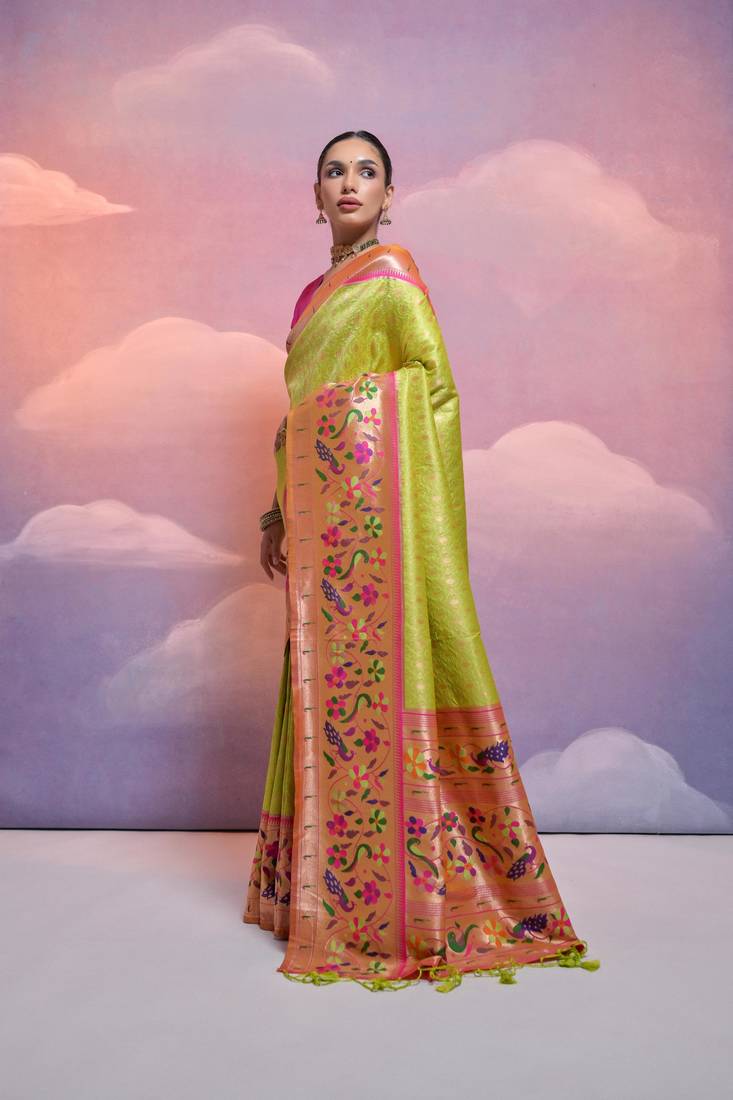 Mehendi Soft Banarasi Saree With Kanjivaram Weaving Texture And Contrast Weaving Border With Blouse