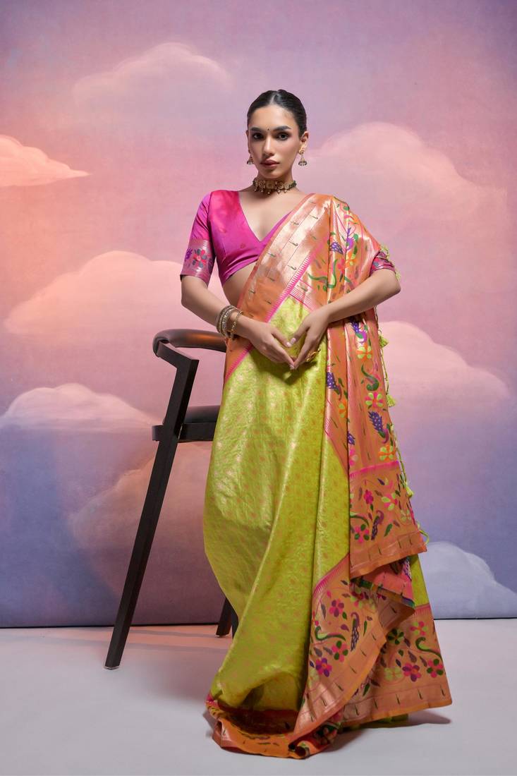 Mehendi Soft Banarasi Saree With Kanjivaram Weaving Texture And Contrast Weaving Border With Blouse